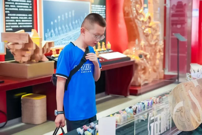 重庆城口“忘我”漆艺作品展在京启幕,百余件残疾人非遗作品亮相故宫博物院(图24) 重庆城口“忘我”漆艺作品展在京启幕,百余件残疾人非遗作品亮相故宫博物院(图24)