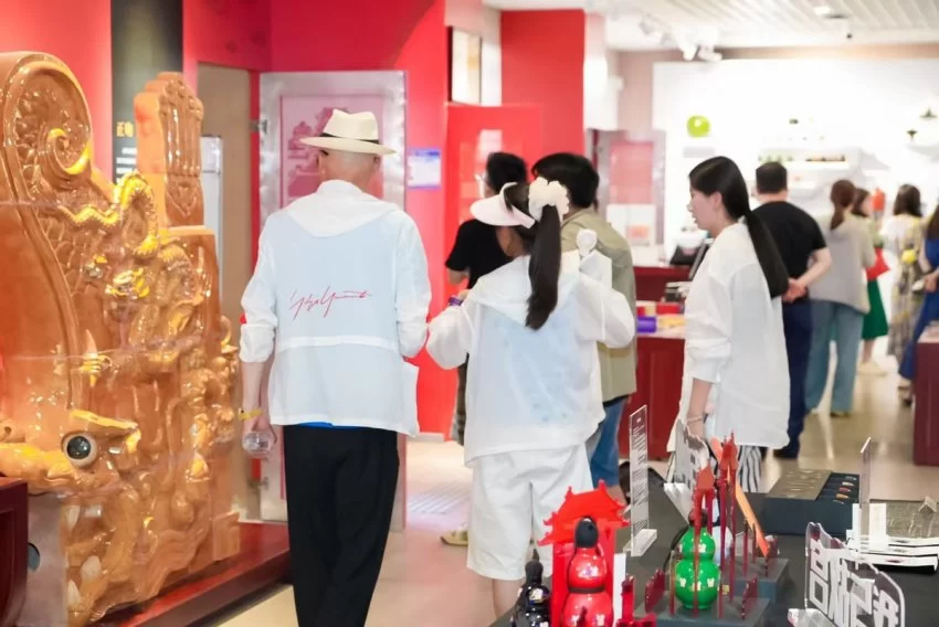 重庆城口“忘我”漆艺作品展在京启幕,百余件残疾人非遗作品亮相故宫博物院(图26) 重庆城口“忘我”漆艺作品展在京启幕,百余件残疾人非遗作品亮相故宫博物院(图26)