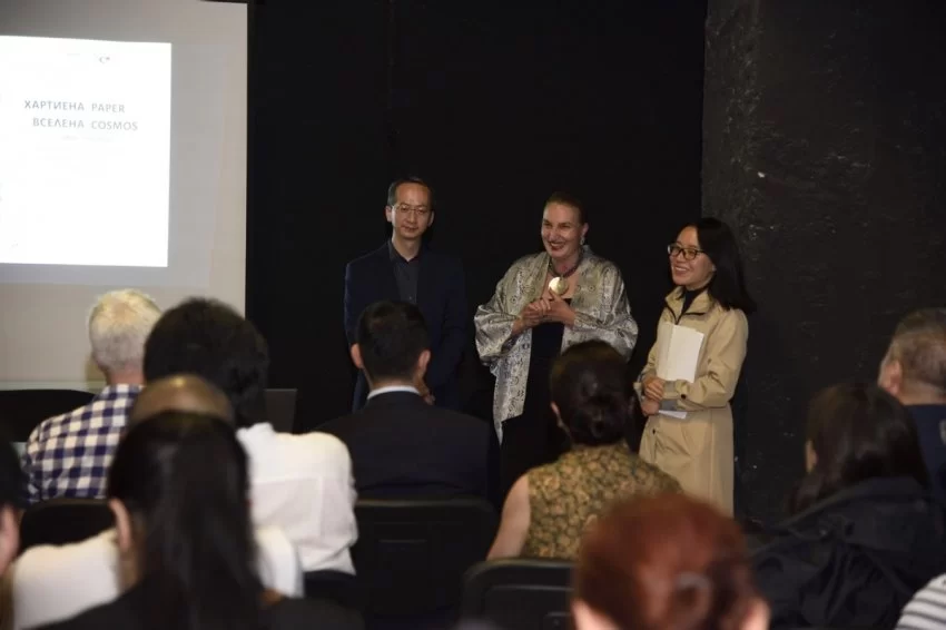 纸的无限可能！中国当代纸艺惊艳亮相索非亚——一场连接东方哲思与现代艺术的文化盛宴(图3)