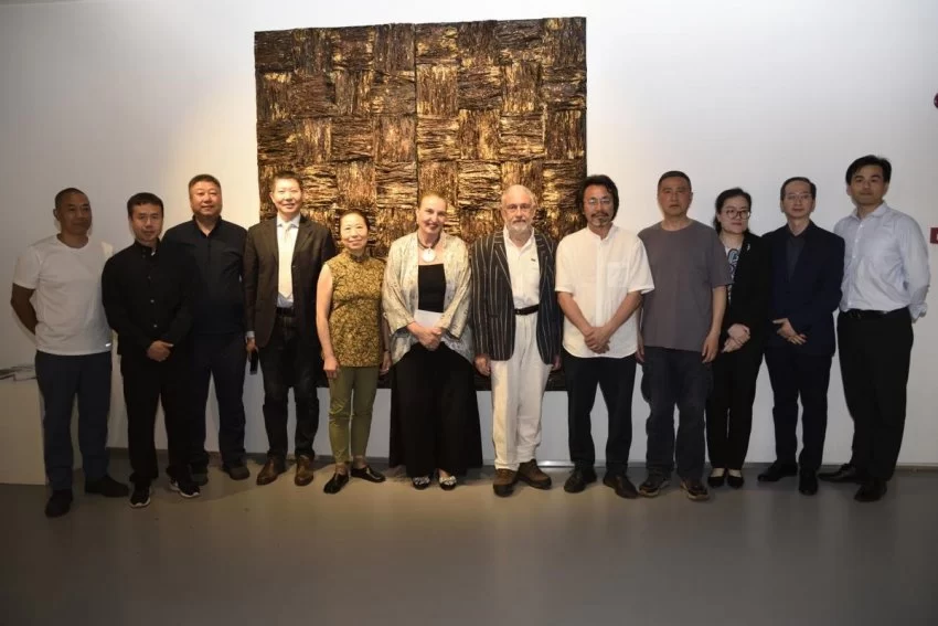 纸的无限可能！中国当代纸艺惊艳亮相索非亚——一场连接东方哲思与现代艺术的文化盛宴(图6)