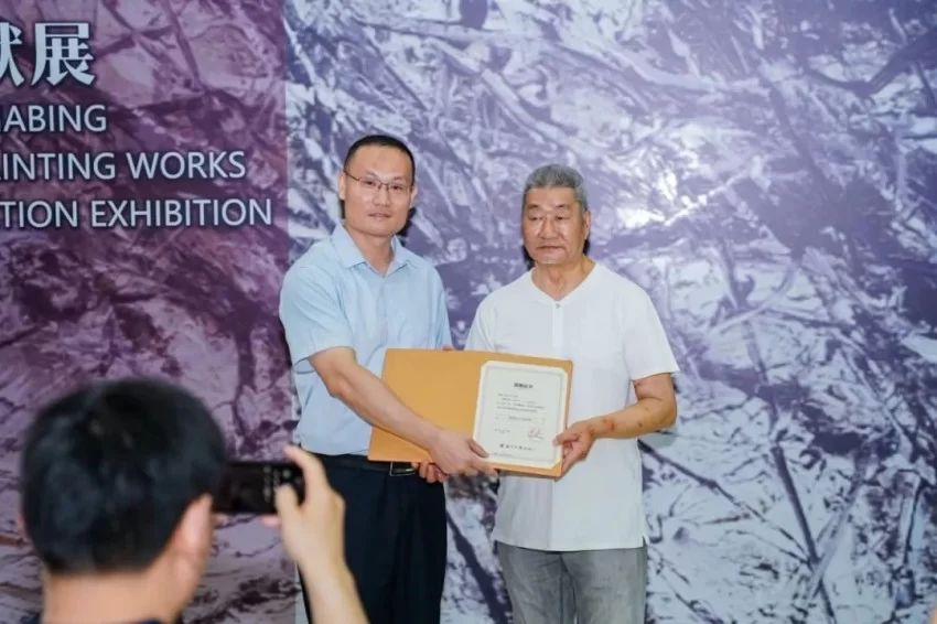 “生命之渡——林加冰油画作品捐献展”在芜湖市博物馆开幕(图3) “生命之渡——林加冰油画作品捐献展”在芜湖市博物馆开幕(图3)