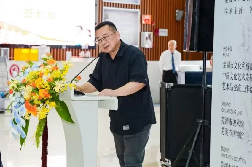 “生命之渡——林加冰油画作品捐献展”在芜湖市博物馆开幕(图4) “生命之渡——林加冰油画作品捐献展”在芜湖市博物馆开幕(图4)