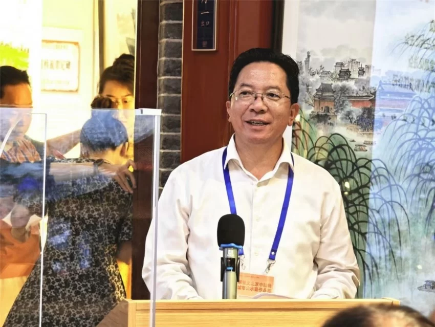 丹青绘中轴 文脉永传承  ——“庆祝北京中轴线申遗成功一周年·杨留义北京中轴线城市山水画展”在京开幕(图2) “庆祝北京中轴线申遗成功一周年·杨留义北京中轴线城市山水画展”在京开幕(图2)