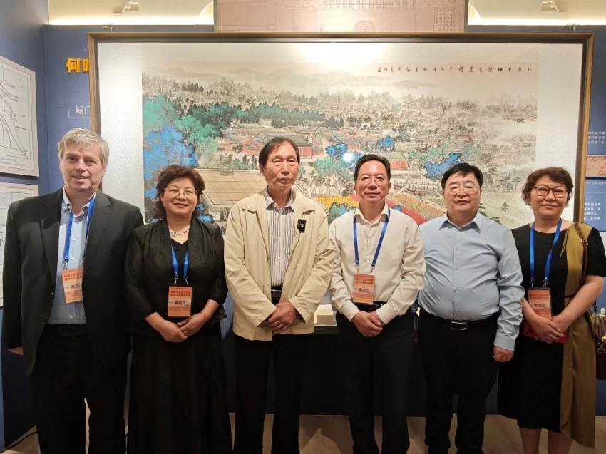 丹青绘中轴 文脉永传承  ——“庆祝北京中轴线申遗成功一周年·杨留义北京中轴线城市山水画展”在京开幕(图4) “庆祝北京中轴线申遗成功一周年·杨留义北京中轴线城市山水画展”在京开幕(图4)