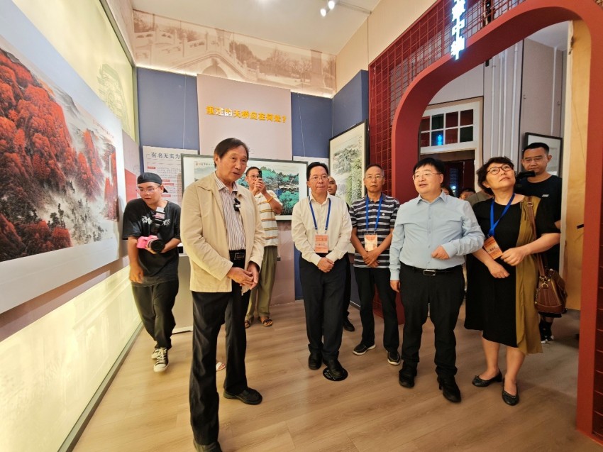 “庆祝北京中轴线申遗成功一周年·杨留义北京中轴线城市山水画展”在京开幕(图7)