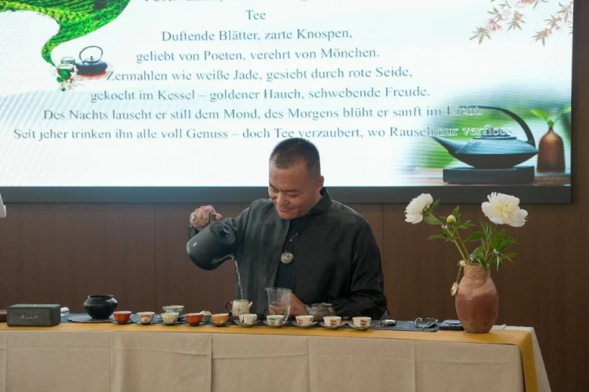 中国与瑞士文化交流合作开启新篇章——伯尔尼中国文化中心正式揭牌(图26)