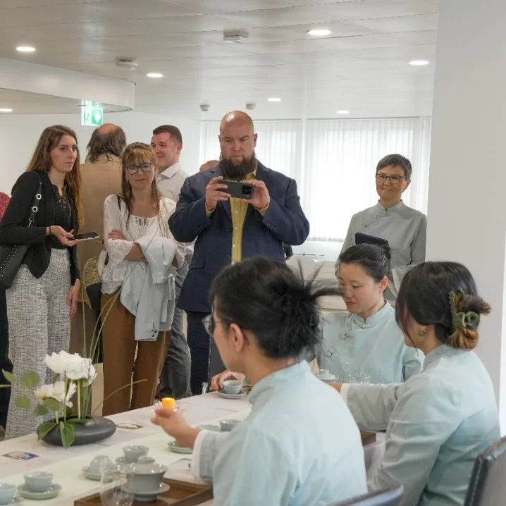 中国与瑞士文化交流合作开启新篇章——伯尔尼中国文化中心正式揭牌(图30)