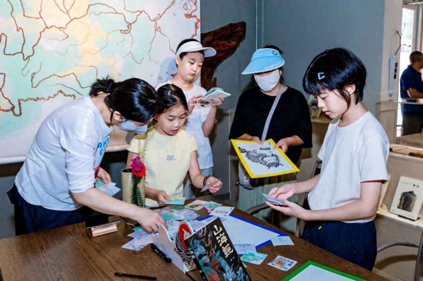神话想象点亮文明童年，国潮表达激活地域文化——《山海经行·怀柔百神》艺术展开幕(图1)
