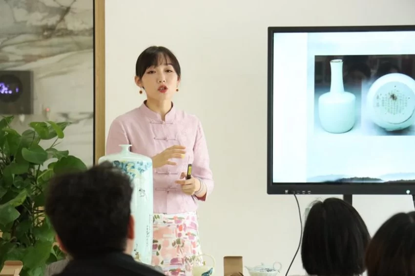 首都图书馆“XIN空间”助力传统文化薪火相传——“刀笔镌瓷谢师恩”非遗刻瓷茶罐制作体验活动举办(图3)