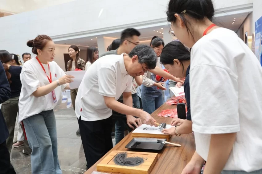 2025年久久公益节——“数字文物全民守护行动”河南省主会场启动仪式在殷墟博物馆举行(图7)