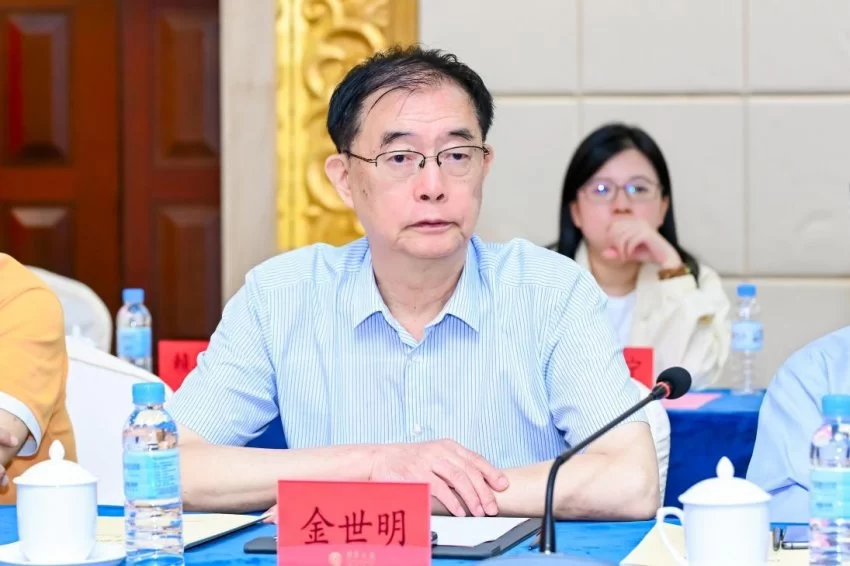 铭刻“中医旗手”百年心路,铸就中医复兴影像丰碑——纪录电影《国医魂·邓铁涛》剧本研讨会在广州举行(图15) 铭刻“中医旗手”百年心路,铸就中医复兴影像丰碑(图15)