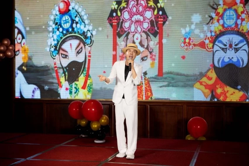 庆国庆 迎仲秋“香玉剧社”率梨园群星共同举办尊师助老茶话会(图11) 庆国庆 迎仲秋“香玉剧社”率梨园群星共同举办尊师助老茶话会(图11)