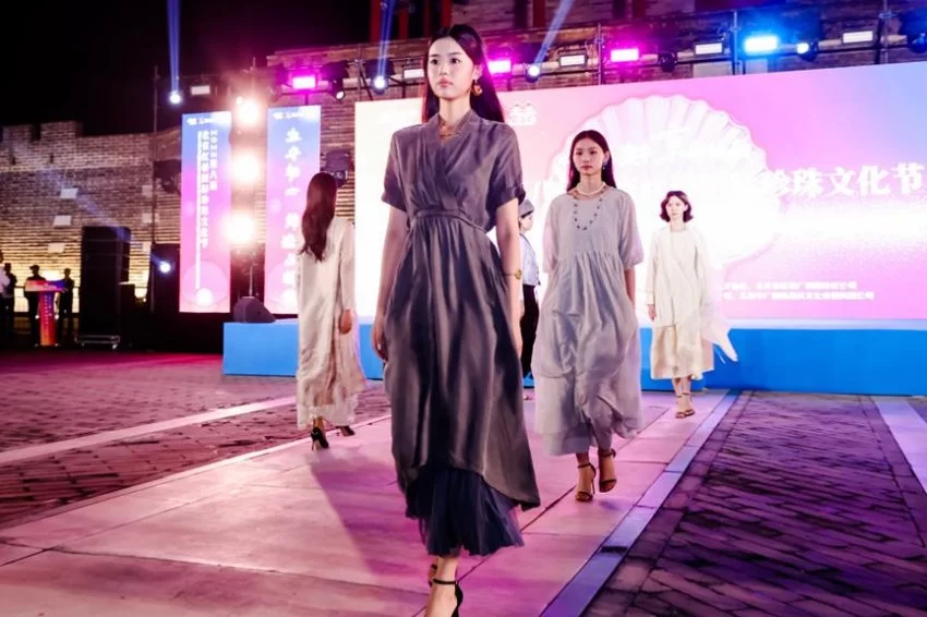 跨界融合 全球盛放——2025第八届北京红桥国际珍珠文化节时尚盛典闪耀永定门(图12)