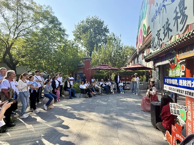 触摸千年脉动,共筑文明之桥——人类命运共同体国际智库论坛嘉宾开启北京中轴线文化体验之旅(图5) 人类命运共同体国际智库论坛嘉宾开启北京中轴线文化体验之旅(图5)