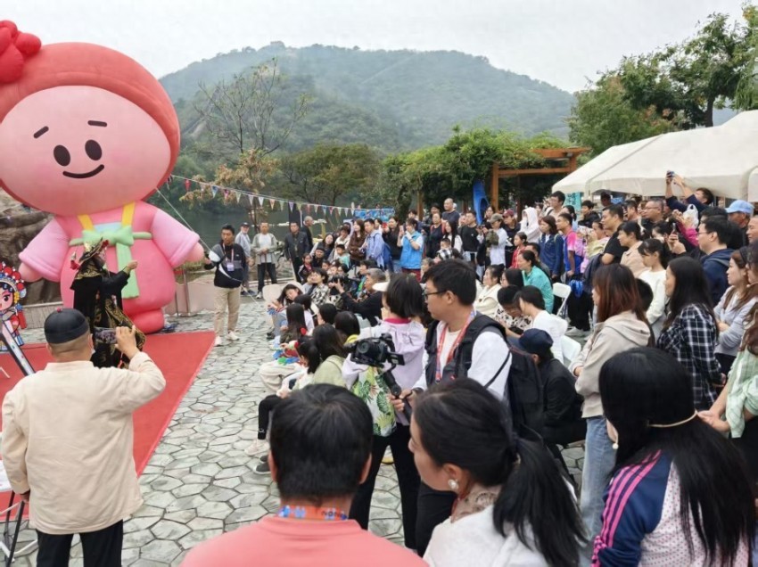 2025怀柔国潮文化季戏剧市集亮相黄花城水长城(图1)