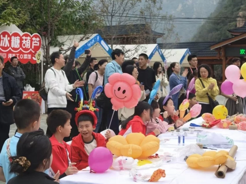 2025怀柔国潮文化季戏剧市集亮相黄花城水长城(图4)