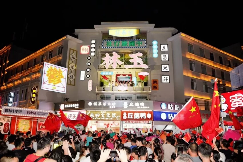 玉林十字街城事文化艺术季：百年骑楼与现代艺术对话