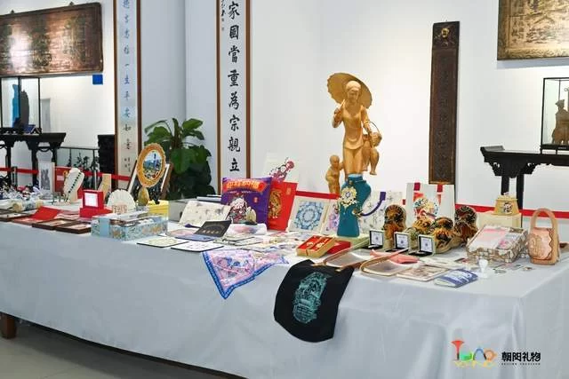 文创精品焕新城市文化名片——“潮YOUNG好礼”2025朝阳礼物决赛落幕(图6) 文创精品焕新城市文化名片——“潮YOUNG好礼”2025朝阳礼物决赛落幕(图6)