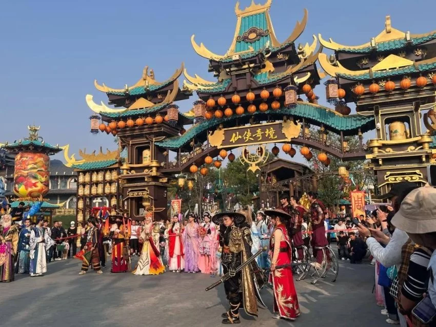 河南主题演艺公园三强博弈:双IP深耕、流量搅局与精品困局的差异化生存之道(图3) 河南主题演艺公园三强博弈:双IP深耕、流量搅局与精品困局的差异化生存之道(图3)