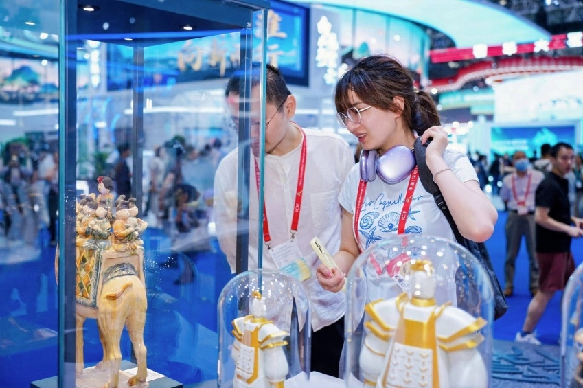 数智赋能交出靓丽答卷,第二十二届深圳文博会陕西展位彰显文化产业新活力(图5) 第二十二届深圳文博会陕西展位彰显文化产业新活力(图5)