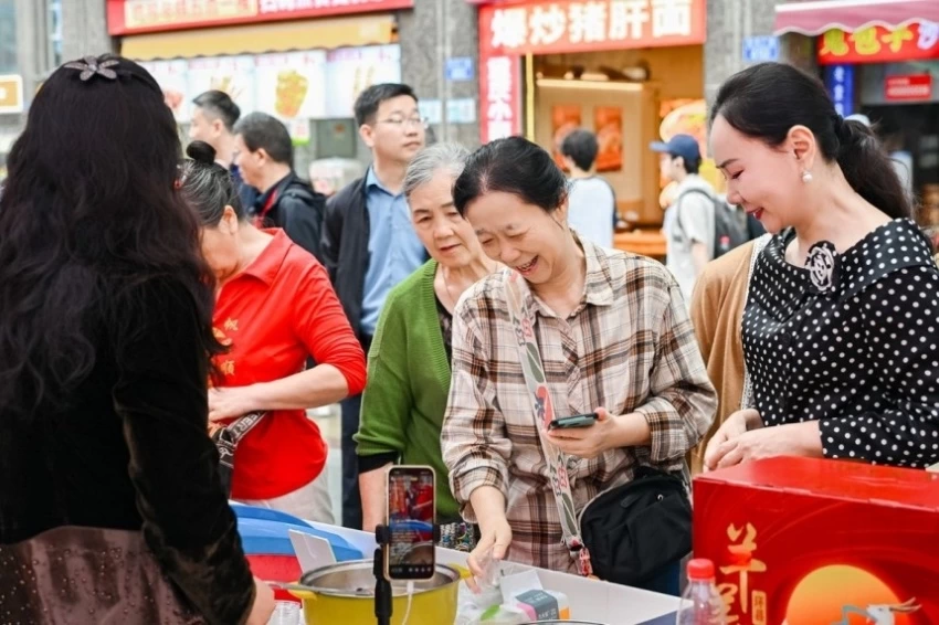 老区好物进重庆 产销协同促振兴——2026“健康消费月”榆阳、环县、吴堡优质农产品推介活动重庆专场启幕(图16) 2026“健康消费月”榆阳、环县、吴堡优质农产品推介活动重庆专场启幕(图16)