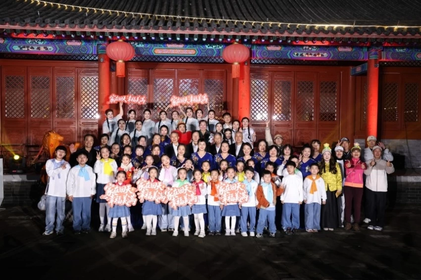 古寺搭台，居民演身边人、说身边事——原创沉浸式戏剧《家在回天》引共鸣(图1)