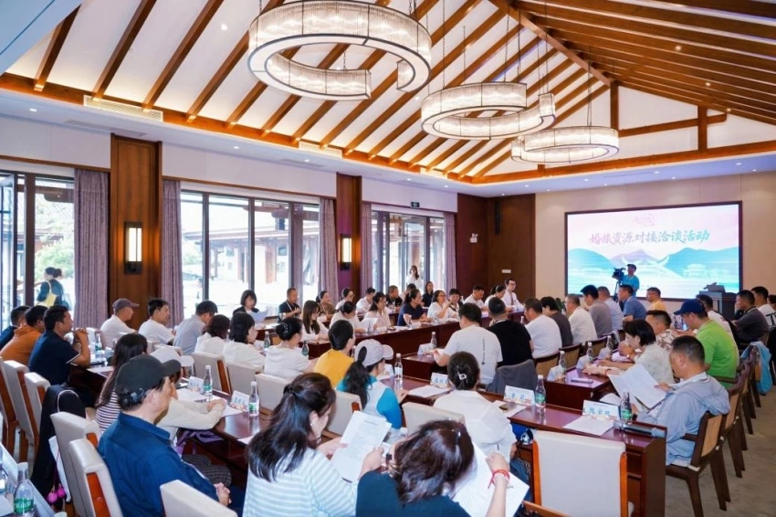“情定云南·爱在滴水苗城”红河屏边专场推介活动举行(图8) “情定云南·爱在滴水苗城”红河屏边专场推介活动举行(图8)