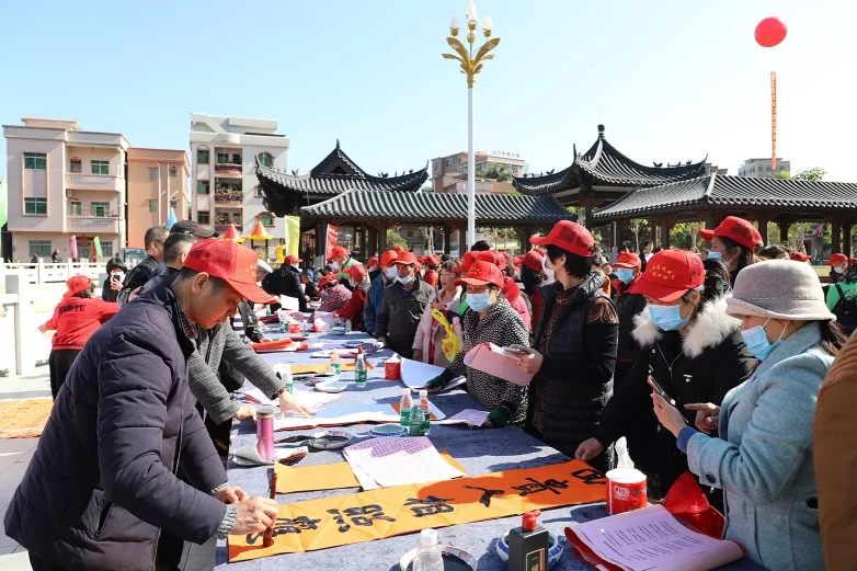 留莞过年享文化盛宴,“春满茶山”挥春送福情暖千家(图2) 留莞过年享文化盛宴,“春满茶山”挥春送福情暖千家(图2)