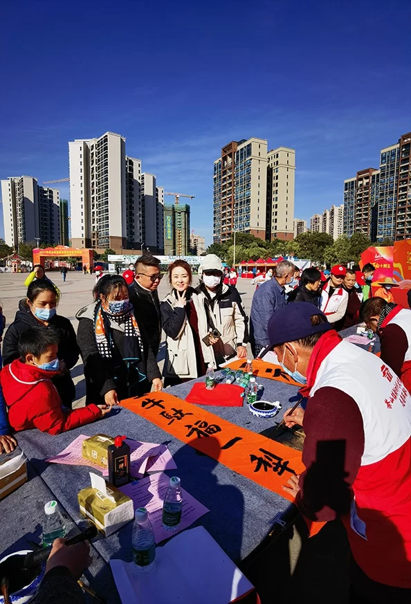 留莞过年享文化盛宴,“春满茶山”挥春送福情暖千家(图3) 留莞过年享文化盛宴,“春满茶山”挥春送福情暖千家(图3)