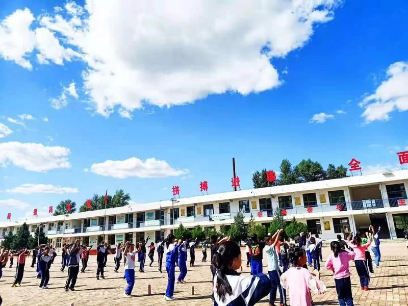 靖边县小河镇九年制学校获批为榆林市首家“红军小学”(图2)