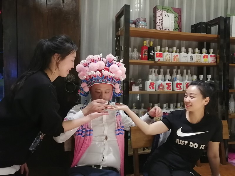 诗酒成都,今朝风流!红星路旁小酒馆,“蜀生欢伯”问知音(图4) 诗酒成都,今朝风流!红星路旁小酒馆,“蜀生欢伯”问知音(图4)