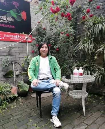 诗酒成都，今朝风流！红星路旁小酒馆，“蜀生欢伯”问知音