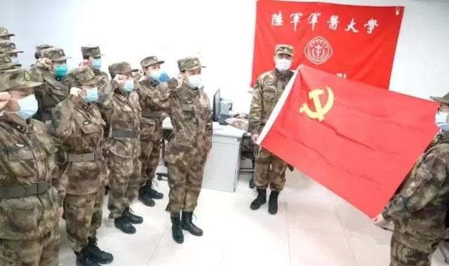 《党旗高高飘扬》:唱出党员向党倾诉的心声(图2)  《党旗高高飘扬》:唱出党员向党倾诉的心声(图2)