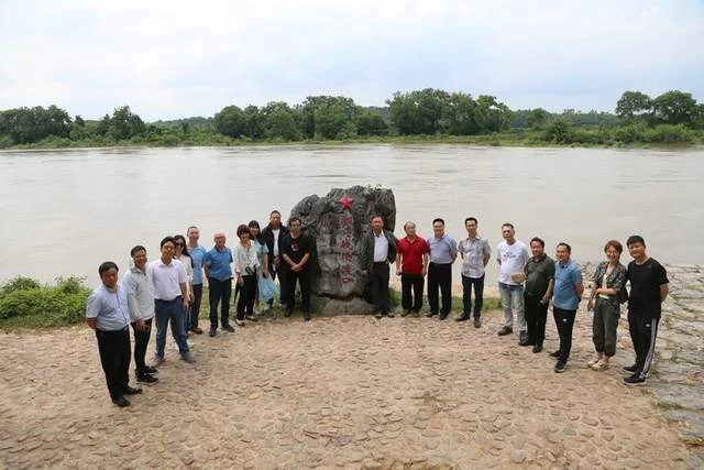 文化名家走全州:重温革命历史 抒写红色精神(图2) 文化名家走全州:重温革命历史 抒写红色精神(图2)