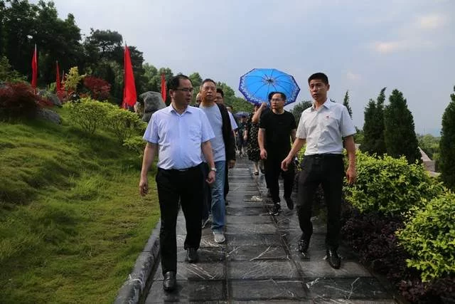 文化名家走全州:重温革命历史 抒写红色精神(图4) 文化名家走全州:重温革命历史 抒写红色精神(图4)