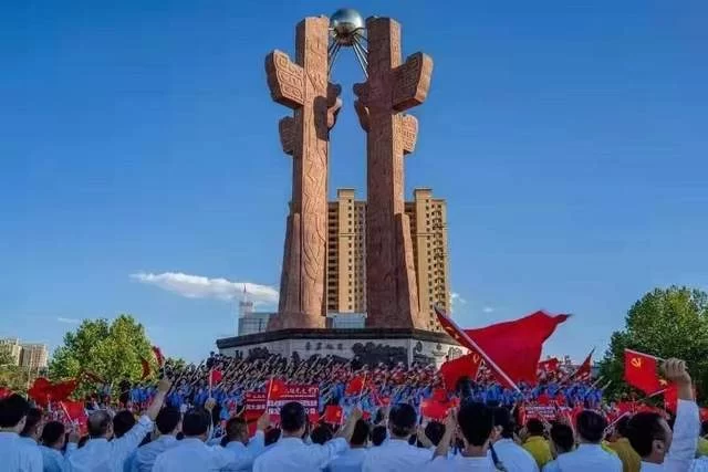 河北保定:百支队伍、近万参演人员歌咏百年征程(图3) 河北保定:百支队伍、近万参演人员歌咏百年征程(图3)