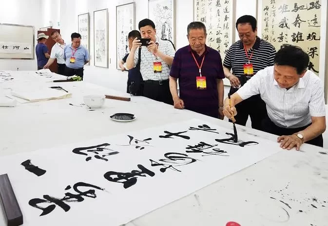 专家学者齐聚《沁园春·雪》诞生地——品诗词之美 享文化盛宴(图1) 专家学者齐聚《沁园春·雪》诞生地——品诗词之美 享文化盛宴(图1)