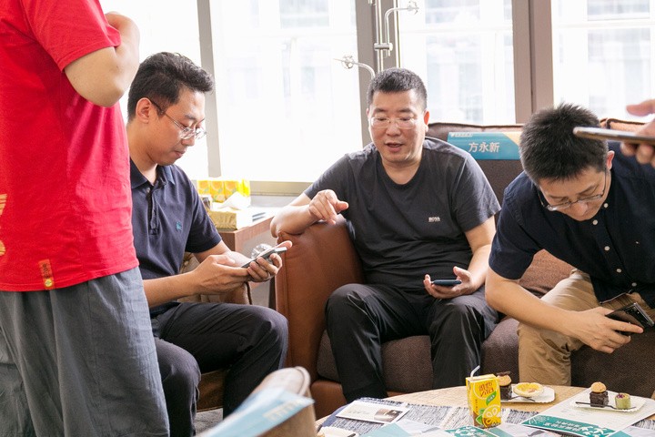 斯玛特与鑫蜂维科技、鸽巢科技达成战略合作(图3) 斯玛特与鑫蜂维科技、鸽巢科技达成战略合作(图3)