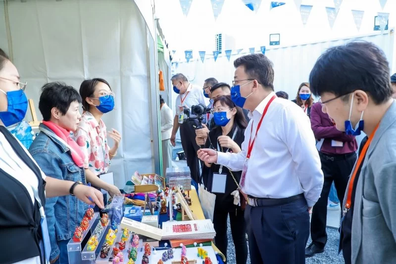 聚焦历史文化传承创新,打造文化消费新场景——北京西城“白塔妙会”中秋开市(图2) 聚焦历史文化传承创新,打造文化消费新场景——北京西城“白塔妙会”中秋开市(图2)