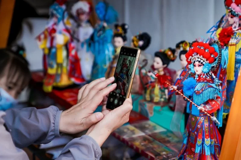 聚焦历史文化传承创新,打造文化消费新场景——北京西城“白塔妙会”中秋开市(图3) 聚焦历史文化传承创新,打造文化消费新场景——北京西城“白塔妙会”中秋开市(图3)