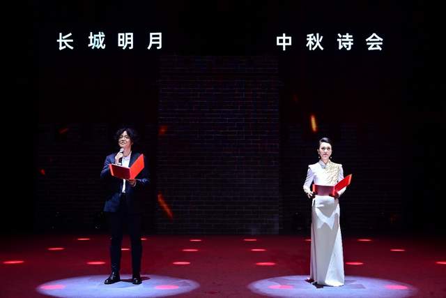 “舞武说吟唱”诗颂长城文化——中华世纪坛中秋诗会点亮月圆之夜(图5) “舞武说吟唱”诗颂长城文化——中华世纪坛中秋诗会点亮月圆之夜(图5)